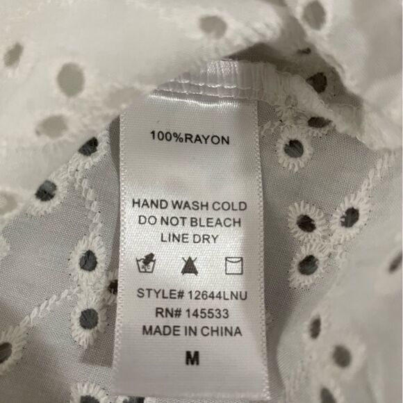 Eyelet Puff Sleeve Blouse. Size M - Picture 3 of 4